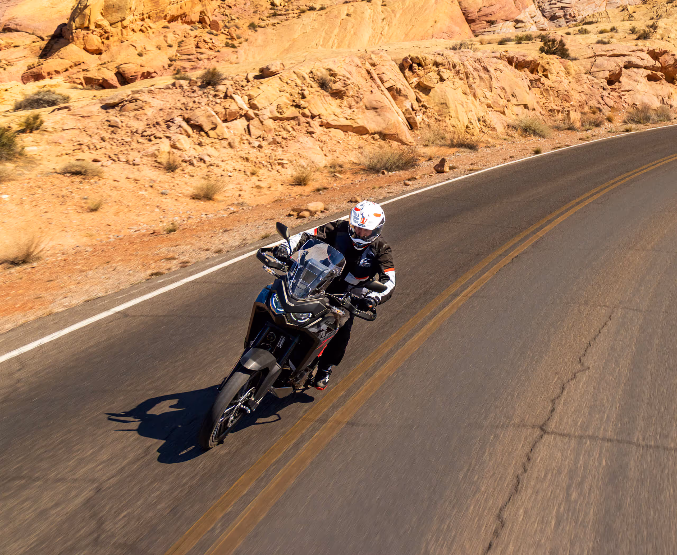 CRF 1100L Africa Twin em ambiente externo - foto 5