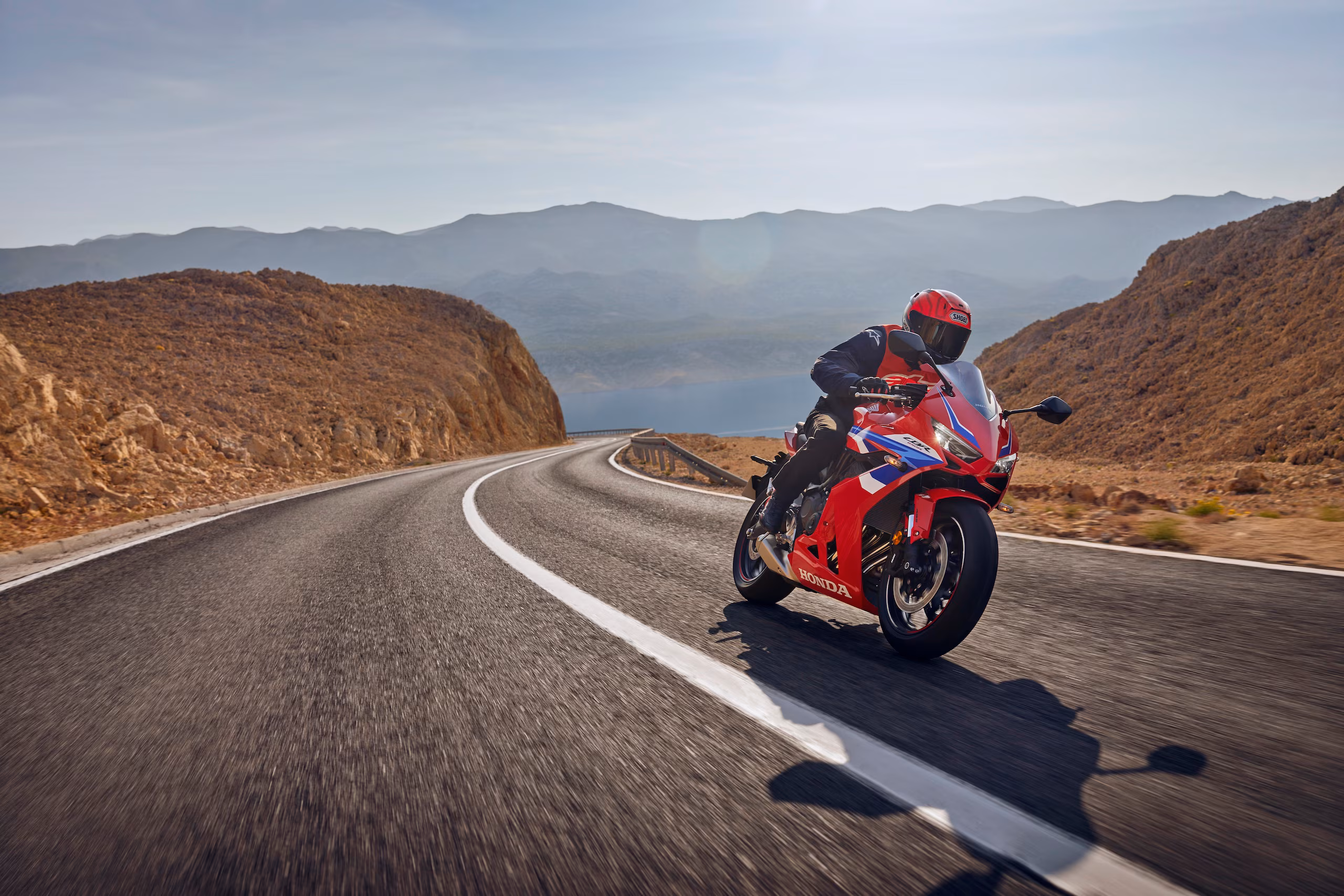CBR 650R em ambiente urbano, vista lateral - 4 de 7