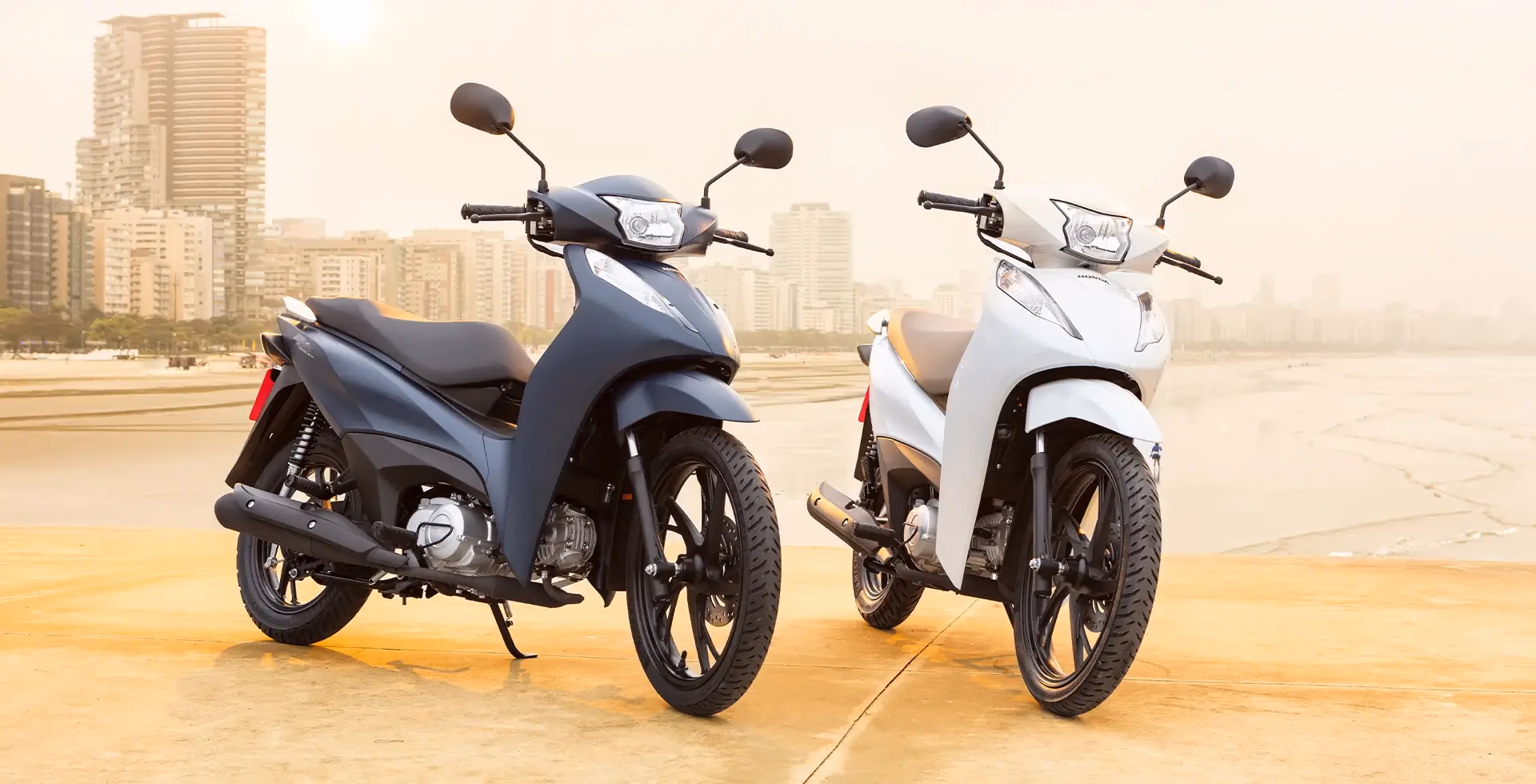 Honda Biz 125 detalhe traseiro - 5 de 32
