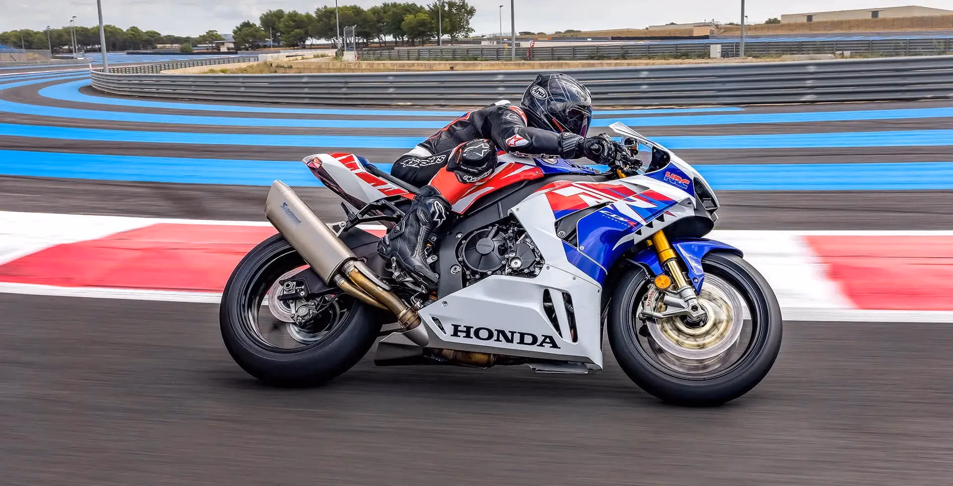 cbr 1000rr r fireblade vermelho piloto em curva - 36 de 37