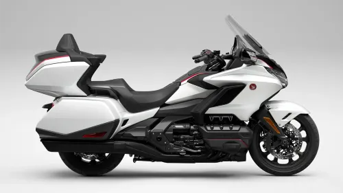 Vista lateral da Gold Wing destacando seu design aerodinâmico