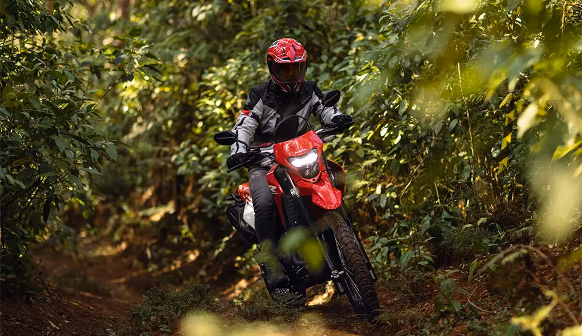 XR 300L Tornado detalhe farol - 11 de 22