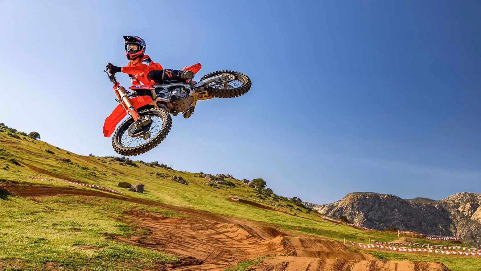 CRF 450R em ação na pista de corrida - 5 de 7